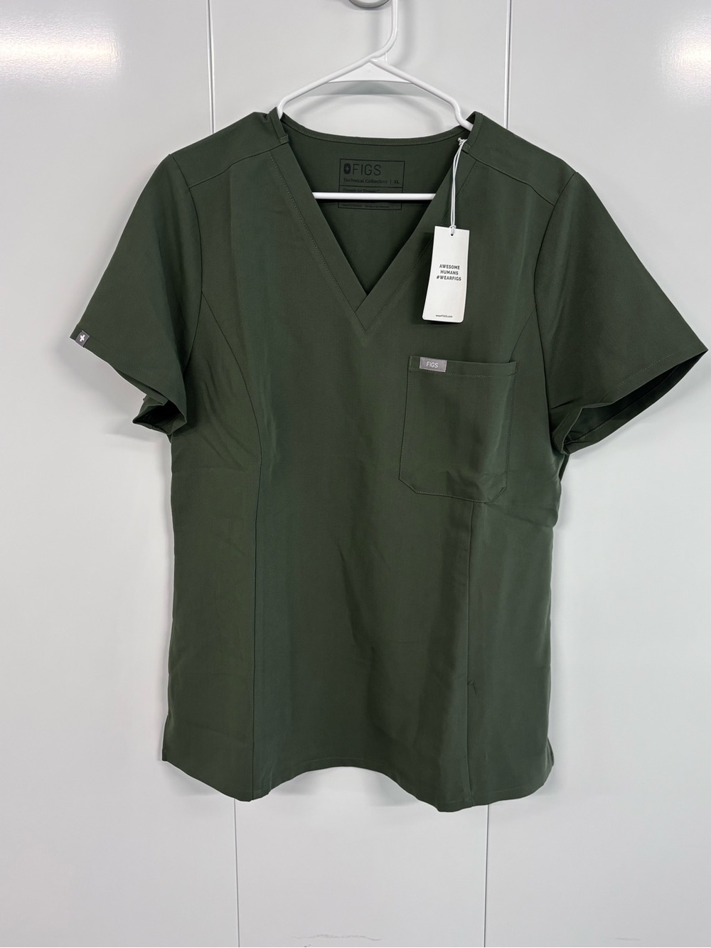 FIGS Women's Technical Scrub Top XL Olive Green V-Neck NWT Medical Uniform